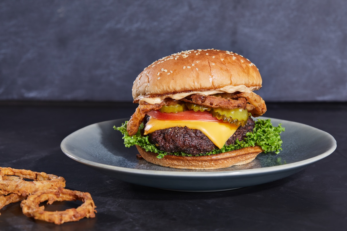 Classic Texas Cheeseburger With Haystack Onions